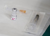 Pfizer zapowiada tymczasowe zmniejszenie dostaw szczepionek do Europy