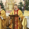 Msza św. podczas której abp Budzik wprowadził nowego proboszcza do parafii w Kłodnicy.