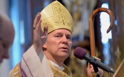 Bp Piotr Turzyński poleca w modlitwie wszystkich chorych.