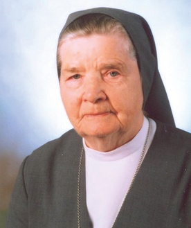	Siostra Stefania przeżyła 94 lata, z czego 73 w zakonie.