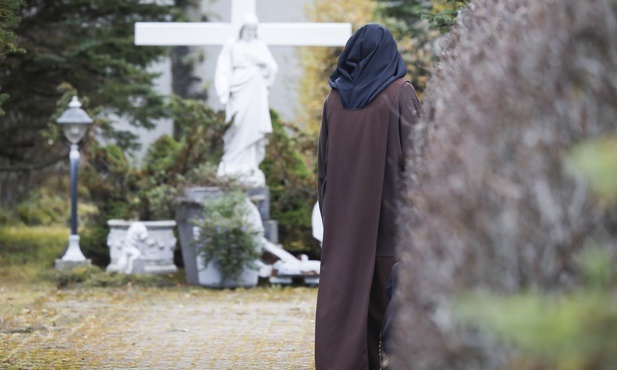 Ognisko koronawirusa w klasztorze Sióstr Karmelitanek Bosych