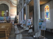 Wystawa odbywa się w polkowickim kościele pw. Matki Boskiej Łaskawej.