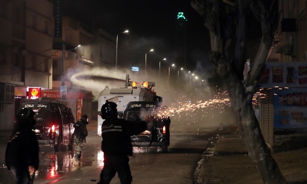 Abp Antoniazzi: kto stoi za protestami młodych w Tunezji?