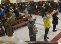 Na comiesięczną modlitwę mężczyzn zapraszają Rycerze Kolumba.