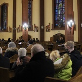 Jak wierni oceniają nietradycyjną formę kolędy?