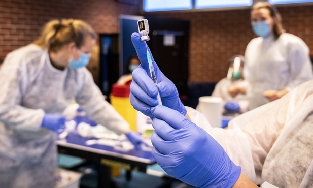 Norweski rząd zamyka Oslo z powodu ogniska brytyjskiego szczepu koronawirusa