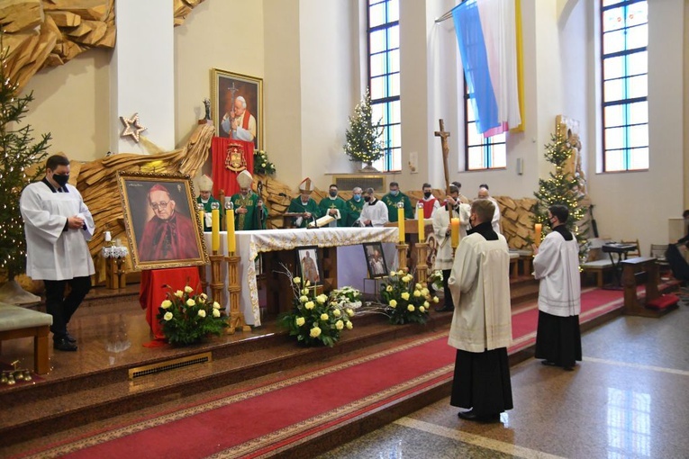 Gorzów Wlkp. Diecezjalne obchody 35. rocznicy śmierci bp. Wilhelma Pluty 