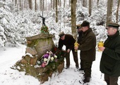 Pomnik na terenie Nadleśnictwa Daleszyce. Lesnicy pamiętają o uczestnikach powstania styczniowego.  