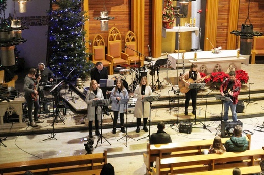 Kolędowanie dla Fundacji "Krzyż Dziecka" w Pisarzowicach - 2021