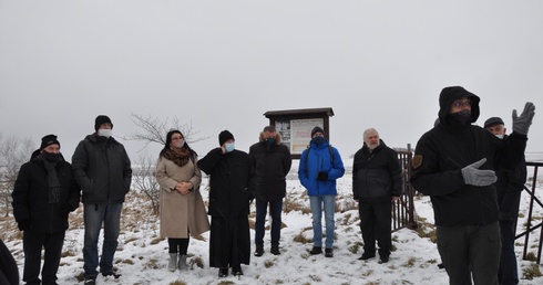 Tablice upamiętniają biskupa Adamiuka