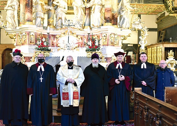 Na zdjęciu (od lewej): ks. Jarosław Lipniak, bp Waldemar Pytel, bp Marek Mendyk, ks. Piotr Nikolski,  bp Ryszard Bogusz, ks. Paweł Meler, ks. Krzysztof Ora.