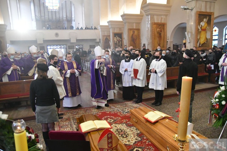 ​Ostatnie pożegnanie biskupów Adama Dyczkowskiego i Antoniego Stankiewicza