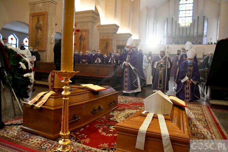 ​Ostatnie pożegnanie biskupów Adama Dyczkowskiego i Antoniego Stankiewicza