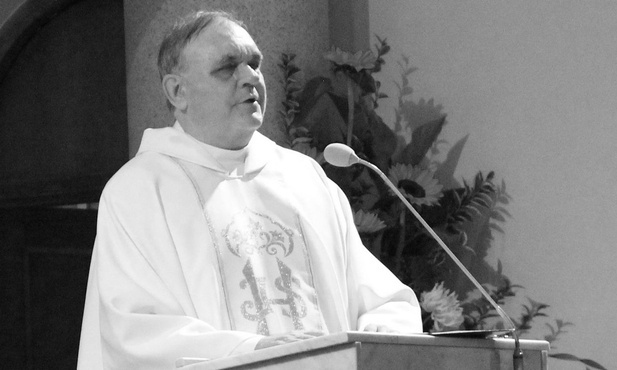 Śp. ks. Benedykt Fojcik od roku 2007 posługiwał w parafii w Chybiu.