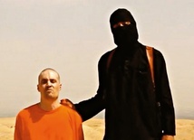 James Foley został zamorodowany  przez terrorystę z ISIS   22 sierpnia 2014 r.