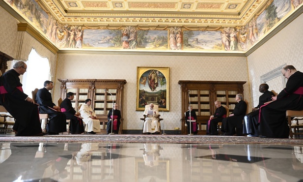 Papież: Słowo Boże staje się ciałem w tych, którzy się modlą 