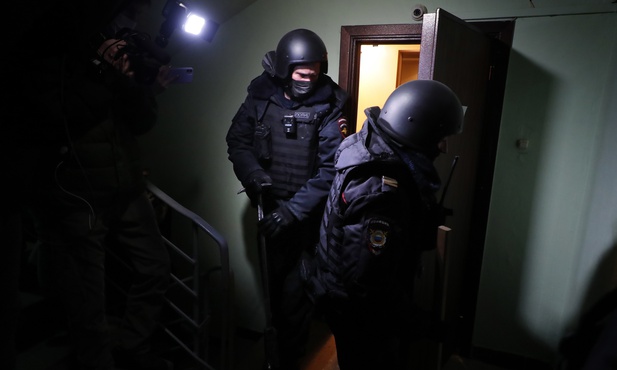Po rewizji w mieszkaniu Nawalnego policjanci zabrali jego brata