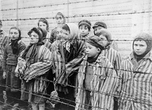 76. rocznica wyzwolenia Auschwitz: to dzieci są najbardziej bezbronnymi ofiarami obojętności wobec zła