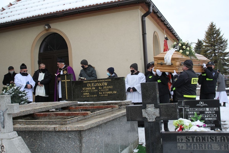 Pogrzeb śp. ks. Juliusza Olejaka w Pisarzowicach