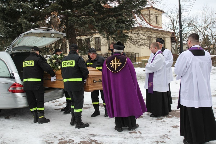 Pogrzeb śp. ks. Juliusza Olejaka w Pisarzowicach