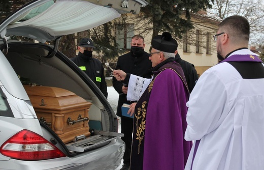 Pogrzeb śp. ks. Juliusza Olejaka w Pisarzowicach