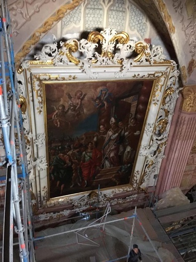 Kolejny etap prac przy renowacji obrazów i fresków w świdnickiej katedrze