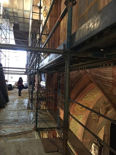 Kolejny etap prac przy renowacji obrazów i fresków w świdnickiej katedrze