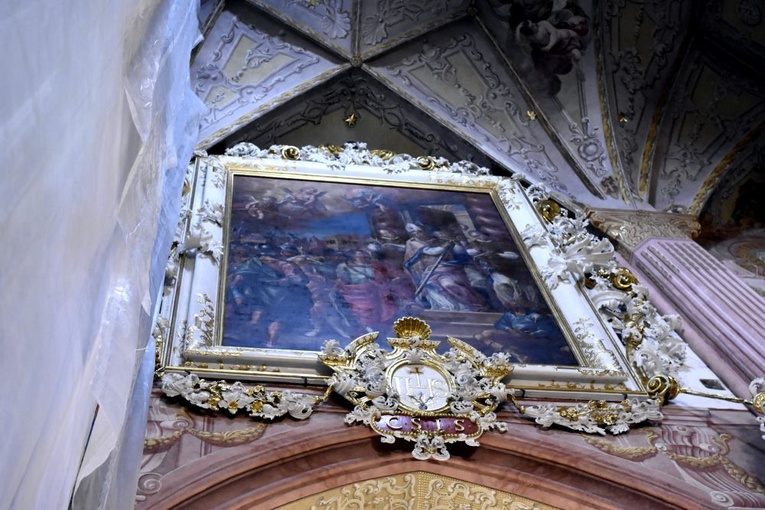 Kolejny etap prac przy renowacji obrazów i fresków w świdnickiej katedrze