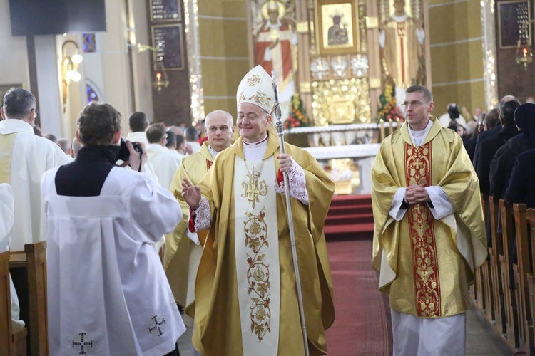 Święcenia biskupie ks. Artura Ważnego