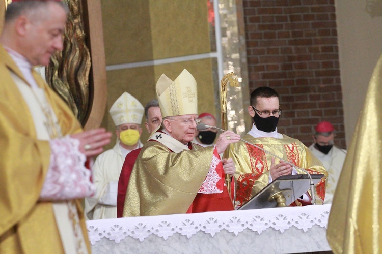 Święcenia biskupie ks. Artura Ważnego