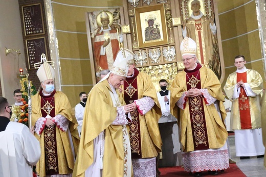 Święcenia biskupie ks. Artura Ważnego