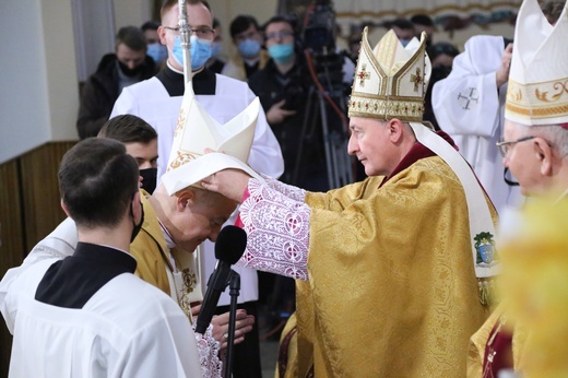 Święcenia biskupie ks. Artura Ważnego