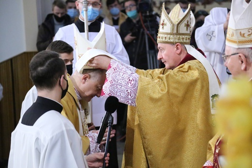 Święcenia biskupie ks. Artura Ważnego