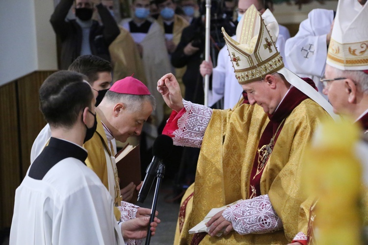 Święcenia biskupie ks. Artura Ważnego