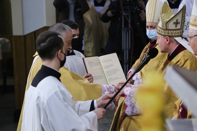 Święcenia biskupie ks. Artura Ważnego