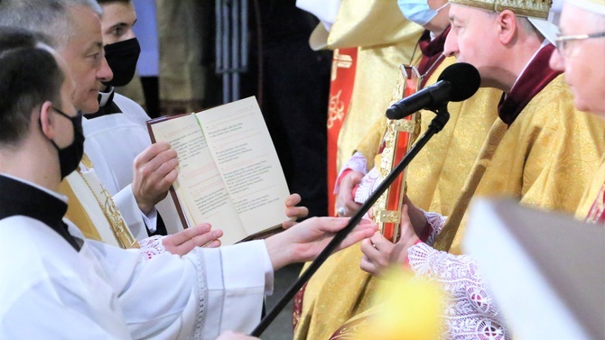 Święcenia biskupie ks. Artura Ważnego