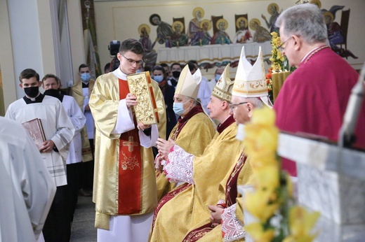 Święcenia biskupie ks. Artura Ważnego