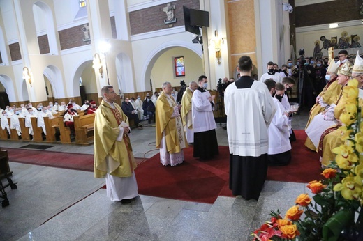 Święcenia biskupie ks. Artura Ważnego