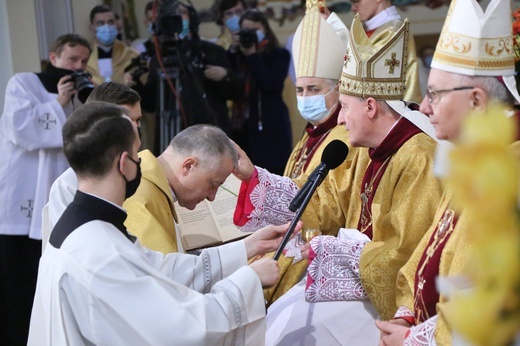 Święcenia biskupie ks. Artura Ważnego