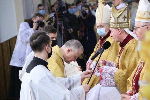 Święcenia biskupie ks. Artura Ważnego