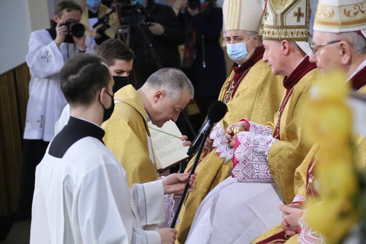 Święcenia biskupie ks. Artura Ważnego