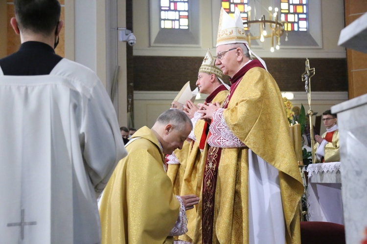 Święcenia biskupie ks. Artura Ważnego