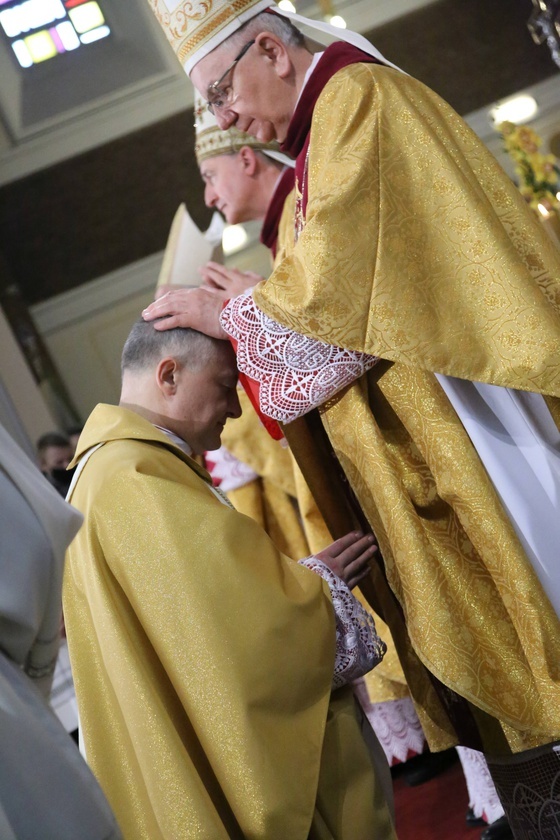 Święcenia biskupie ks. Artura Ważnego