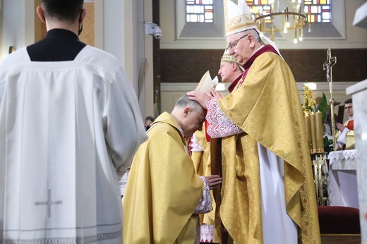 Święcenia biskupie ks. Artura Ważnego