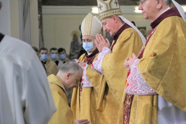 Święcenia biskupie ks. Artura Ważnego