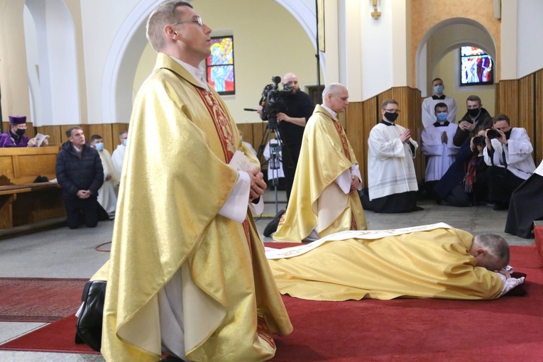 Święcenia biskupie ks. Artura Ważnego