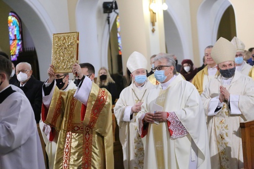 Święcenia biskupie ks. Artura Ważnego