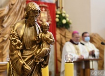 Modlitwa biskupa z Bractwem św. Józefa