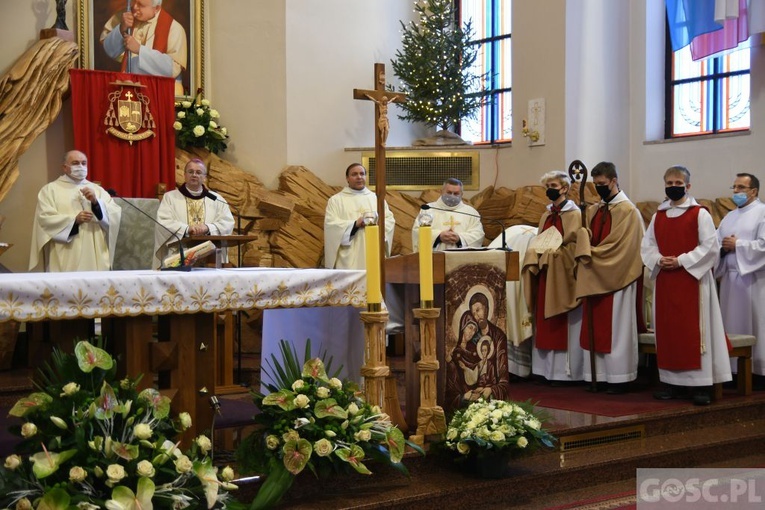 Gorzów Wlkp. Modlitwa biskupa z Bractwem św. Józefa