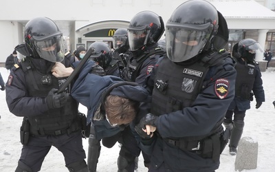 Rosja: Brutalne zatrzymania na demonstracjach w obronie Nawalnego